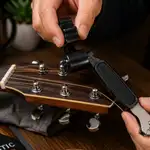 ENRROLLADOR Y CORTADOR DE CUERDAS, PLASTICO DE COLOR NEGRO - Miniatura 3