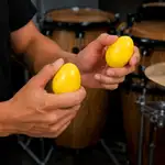 PAR SHAKER FORMA DE HUEVO COLOR AMARILLO, PLASTICO DE ALTO IMPACTO - Miniatura 2
