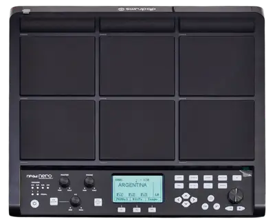 MULTIPAD DE PERCUSION ELECTRONICO, 32 GB DE MEMORIA INTERNA, 9 PADS, PANTALLA LED, PUERTO USB-HOT MIDI, INCLIYE BOLSO Y TRIPODE NIQUELADO CON BASE