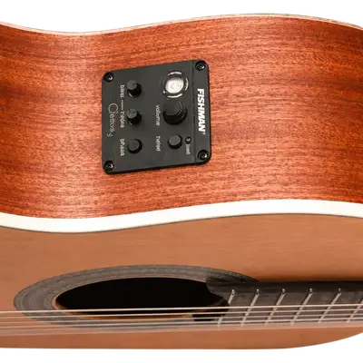 GUITARRA ELECTROCLASICA 39", CON EQ FISHMAN, COLOR NATURAL ACABADO MATE, TAPA DE CEDRO MACIZO, FONDO Y AROS DE WENGUE, CUERDAS D ADDARIO, INCLUYE BOLSO DE 10MM DE ESPESOR