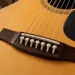 ANCLAJE PARA CUERDAS DE GUITARRA ACUSTICA DE COLOR BLANCAS - Miniatura 3