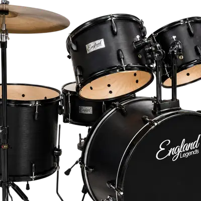 BATERIA ACUSTICA SET DE 5 PIEZAS COLOR NEGRO EN RELIEVE Y HERRAJES COLOR NEGRO, INCLUYE SILLA Y PLATILLOS