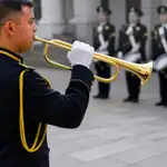 CORNETA PARA BANDA DE GUERRA, ACABADO LAQUEADO DORADO - Miniatura 3